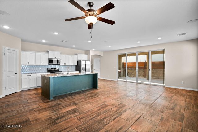 325 QUIET PRAIRIE Drive, Horizon City, TX 79928