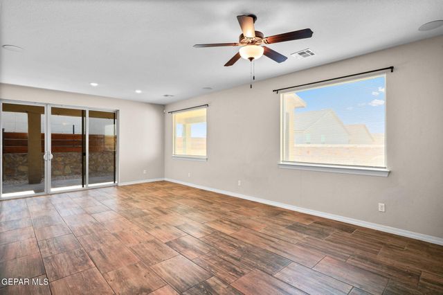 325 QUIET PRAIRIE Drive, Horizon City, TX 79928