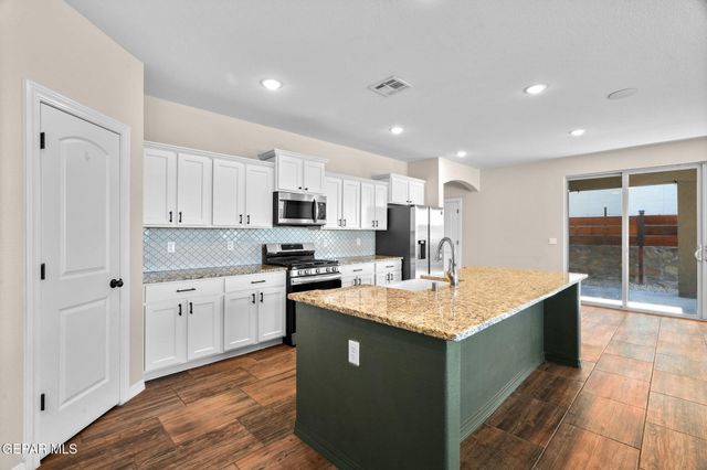 325 QUIET PRAIRIE Drive, Horizon City, TX 79928