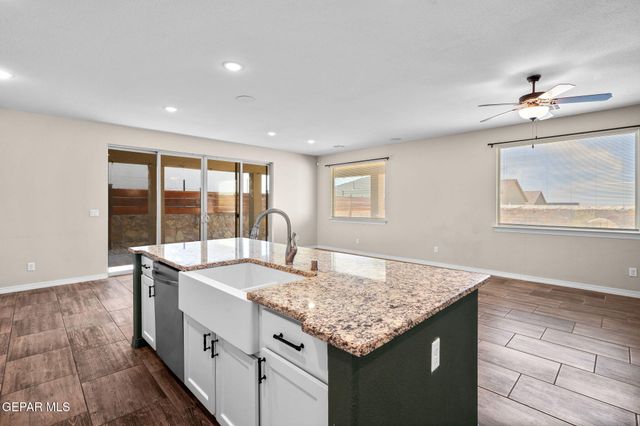 325 QUIET PRAIRIE Drive, Horizon City, TX 79928