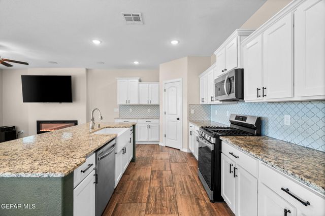 325 QUIET PRAIRIE Drive, Horizon City, TX 79928