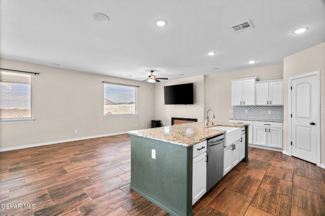 325 QUIET PRAIRIE Drive, Horizon City, TX 79928