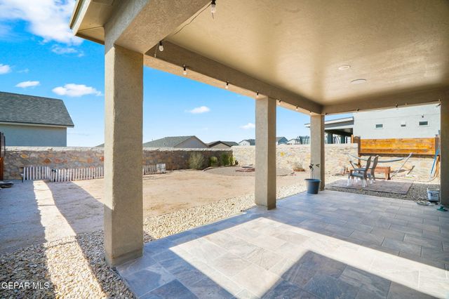 325 QUIET PRAIRIE Drive, Horizon City, TX 79928