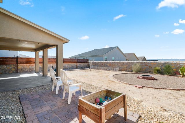 325 QUIET PRAIRIE Drive, Horizon City, TX 79928