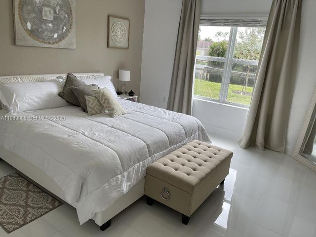 1236 NW 208th St, Miami Gardens, FL 33169