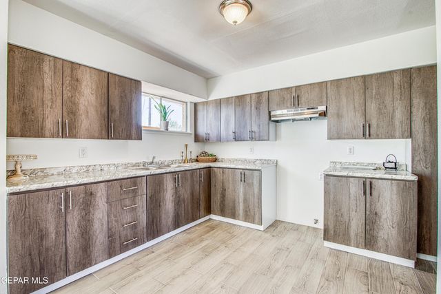 10068 Manitoba Street, El Paso, TX 79924