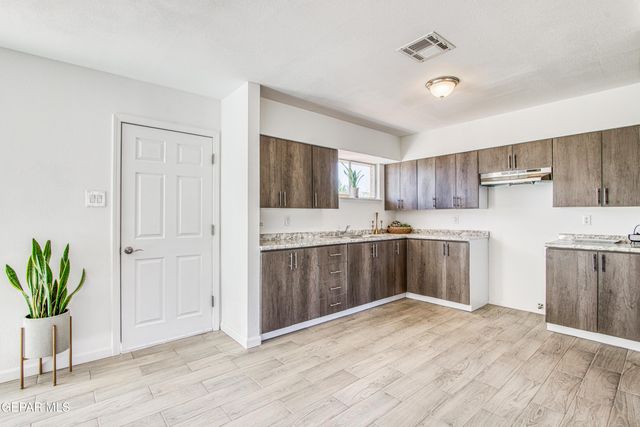 10068 Manitoba Street, El Paso, TX 79924