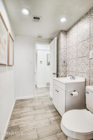 10068 Manitoba Street, El Paso, TX 79924