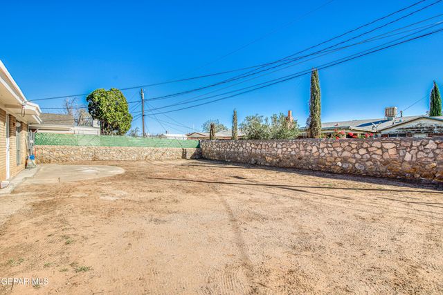 10068 Manitoba Street, El Paso, TX 79924