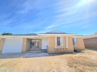 10068 Manitoba Street, El Paso, TX 79924