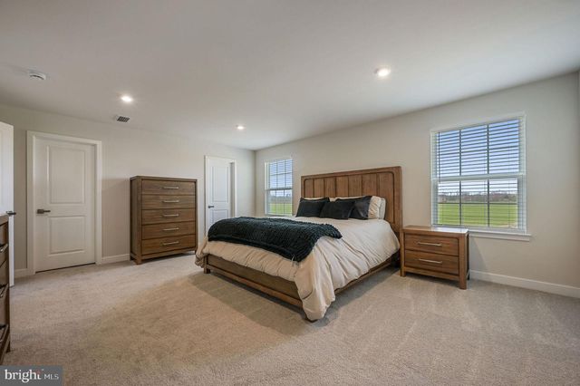 200 CHARLESTON CIR, Dover, DE 19904