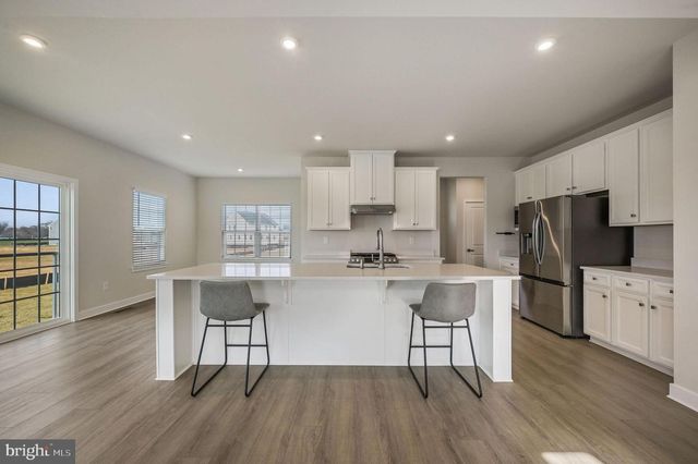 200 CHARLESTON CIR, Dover, DE 19904