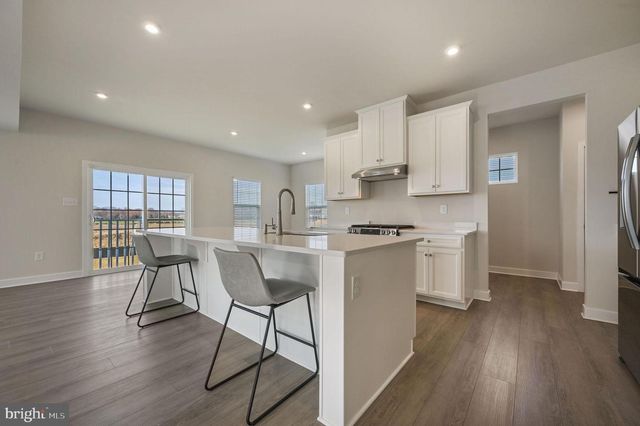 200 CHARLESTON CIR, Dover, DE 19904