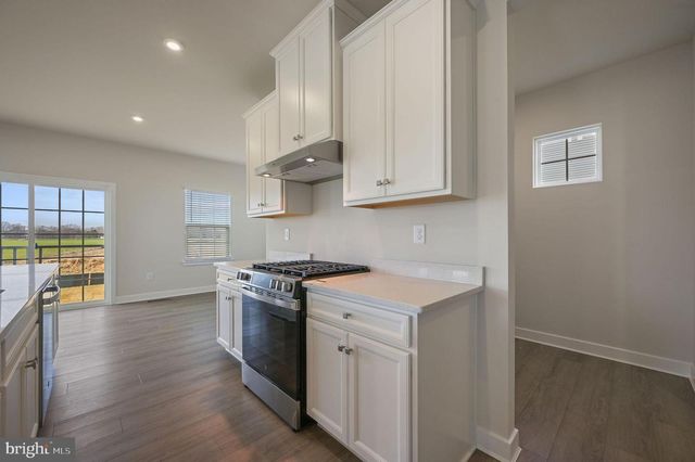 200 CHARLESTON CIR, Dover, DE 19904