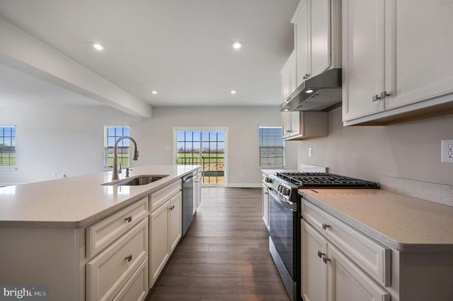 200 CHARLESTON CIR, Dover, DE 19904