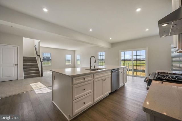 200 CHARLESTON CIR, Dover, DE 19904