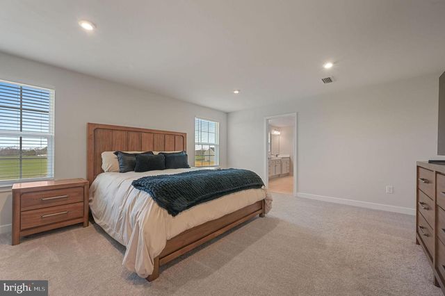 200 CHARLESTON CIR, Dover, DE 19904