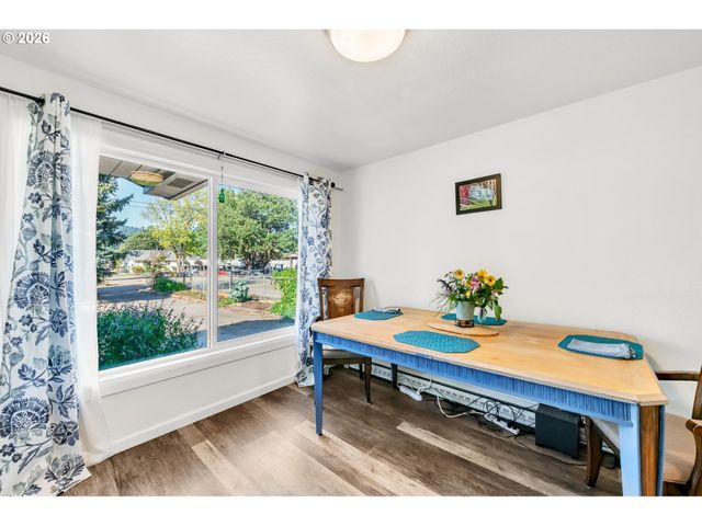 47576 RIVERVIEW St, Oakridge, OR 97463