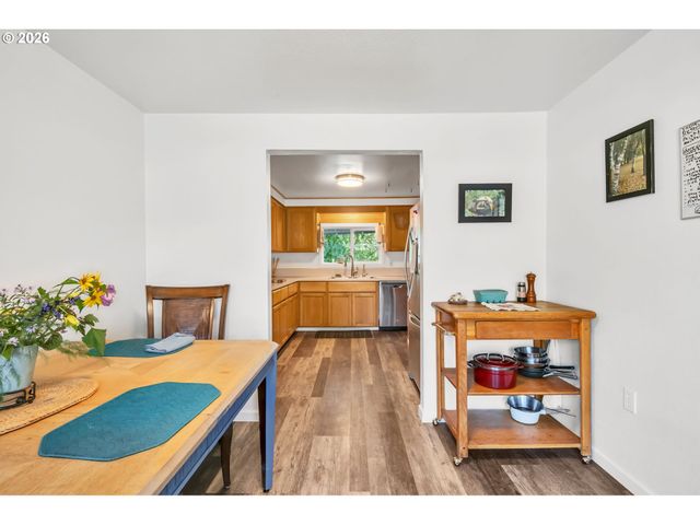 47576 RIVERVIEW St, Oakridge, OR 97463