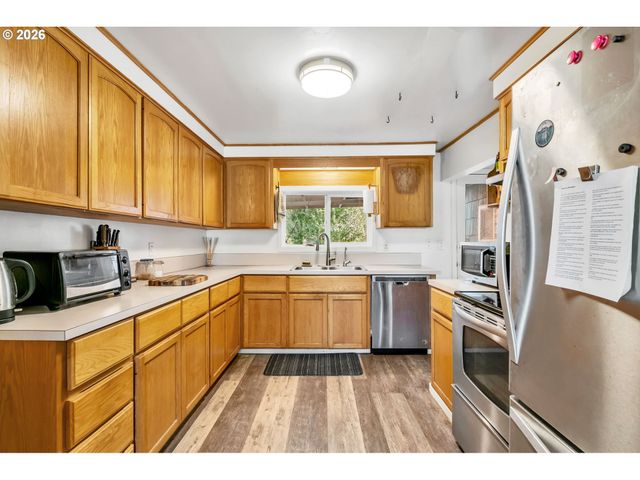 47576 RIVERVIEW St, Oakridge, OR 97463