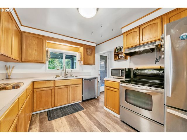 47576 RIVERVIEW St, Oakridge, OR 97463