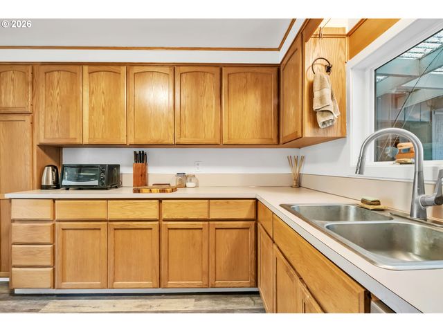 47576 RIVERVIEW St, Oakridge, OR 97463