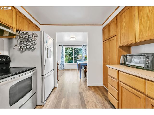 47576 RIVERVIEW St, Oakridge, OR 97463