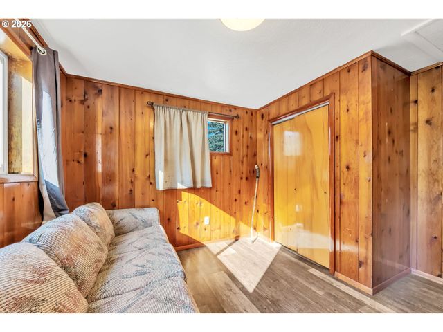 47576 RIVERVIEW St, Oakridge, OR 97463