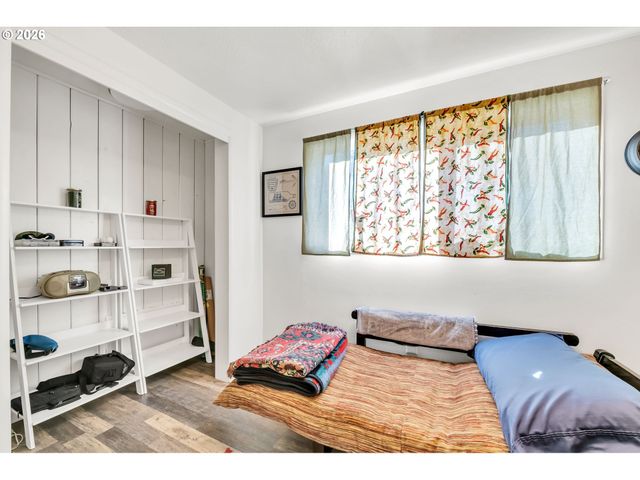 47576 RIVERVIEW St, Oakridge, OR 97463