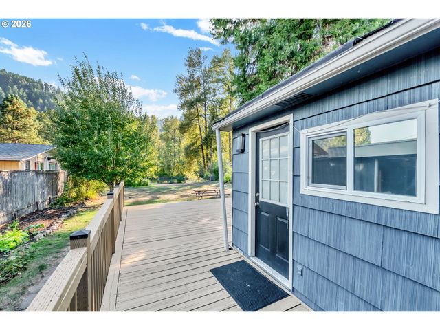 47576 RIVERVIEW St, Oakridge, OR 97463