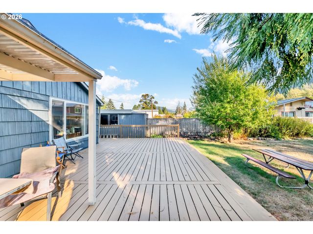 47576 RIVERVIEW St, Oakridge, OR 97463