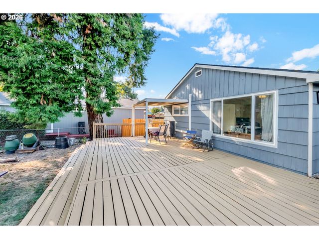 47576 RIVERVIEW St, Oakridge, OR 97463