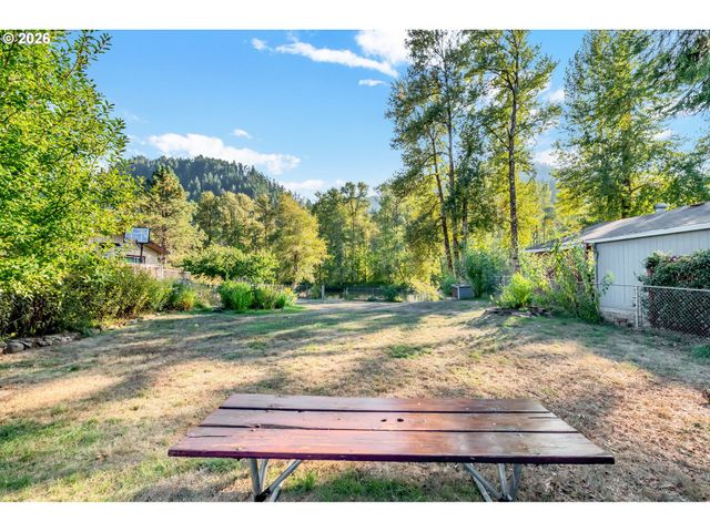 47576 RIVERVIEW St, Oakridge, OR 97463