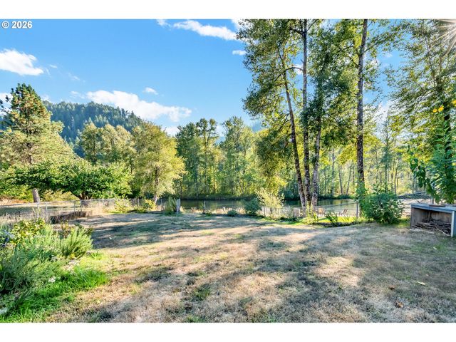 47576 RIVERVIEW St, Oakridge, OR 97463