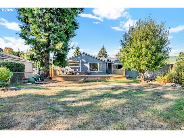 47576 RIVERVIEW St, Oakridge, OR 97463