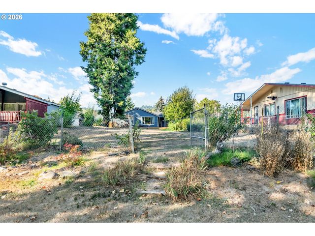 47576 RIVERVIEW St, Oakridge, OR 97463