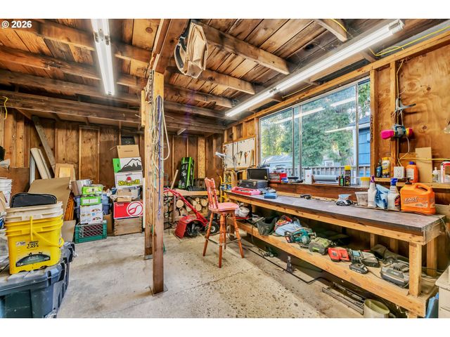 47576 RIVERVIEW St, Oakridge, OR 97463