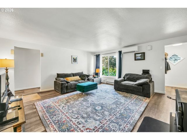 47576 RIVERVIEW St, Oakridge, OR 97463