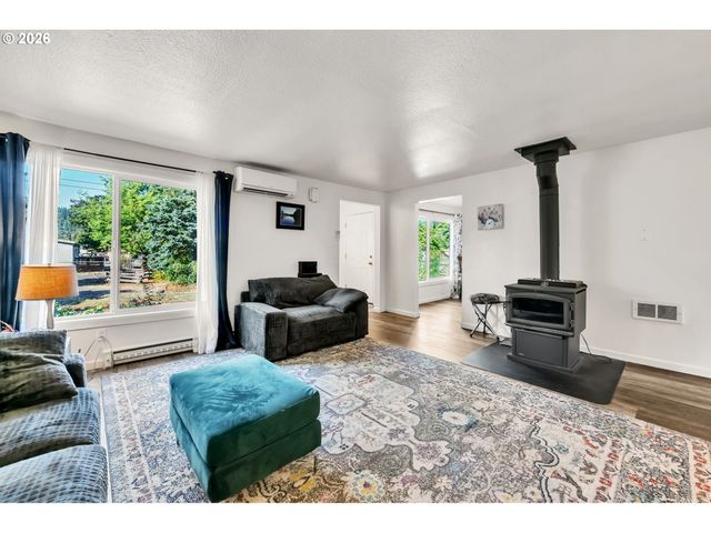 47576 RIVERVIEW St, Oakridge, OR 97463