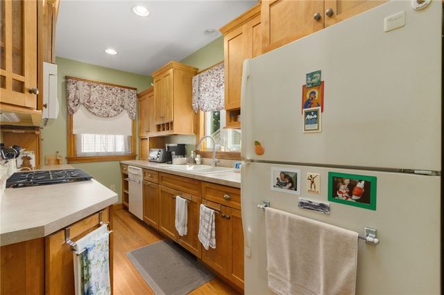 19 Bouvier Avenue, Lincoln, RI 02838