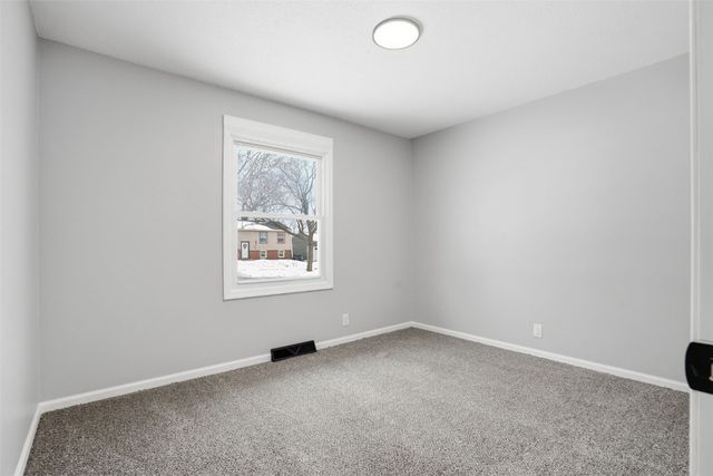 408 Jacolyn Drive NW, Cedar Rapids, IA 52405