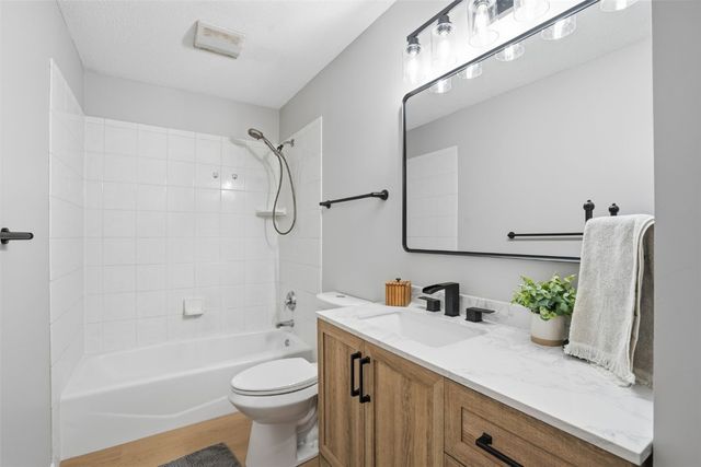 408 Jacolyn Drive NW, Cedar Rapids, IA 52405