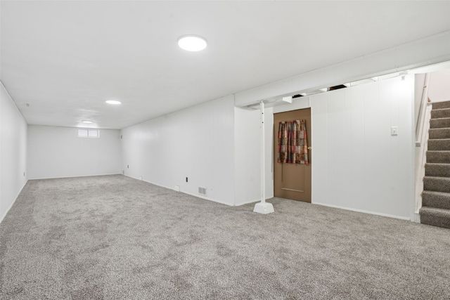 408 Jacolyn Drive NW, Cedar Rapids, IA 52405