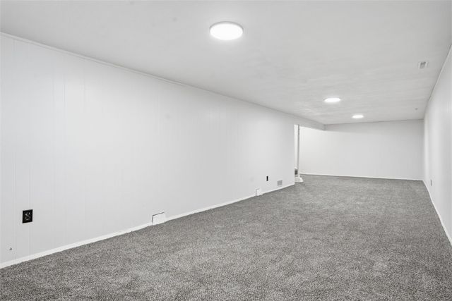 408 Jacolyn Drive NW, Cedar Rapids, IA 52405