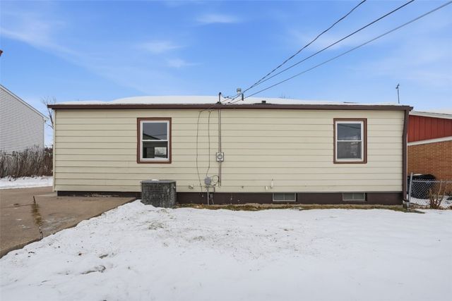 408 Jacolyn Drive NW, Cedar Rapids, IA 52405