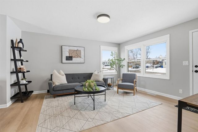 408 Jacolyn Drive NW, Cedar Rapids, IA 52405