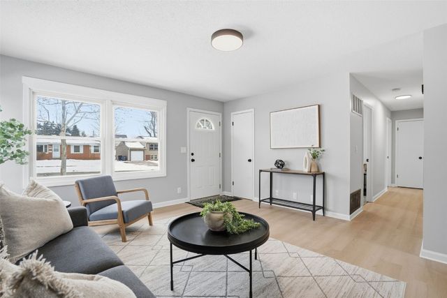 408 Jacolyn Drive NW, Cedar Rapids, IA 52405