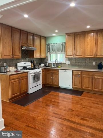 4700 PLAYFIELD ST, Annandale, VA 22003