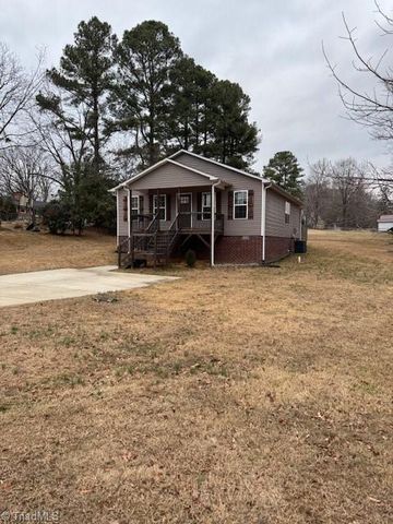 803 Leach Avenue, Thomasville, NC 27360