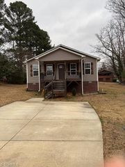 803 Leach Avenue, Thomasville, NC 27360